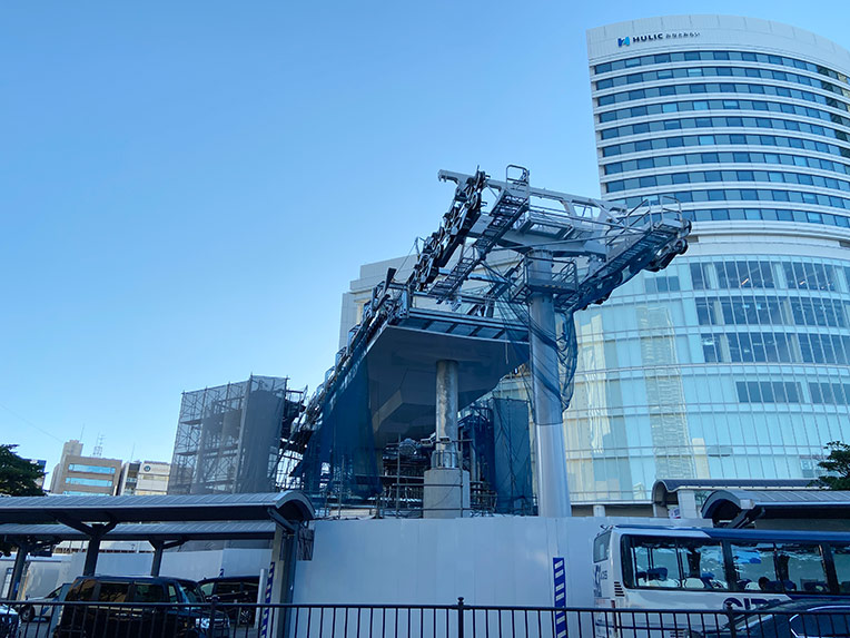 みなとみらいのロープウェイの建設工事の様子