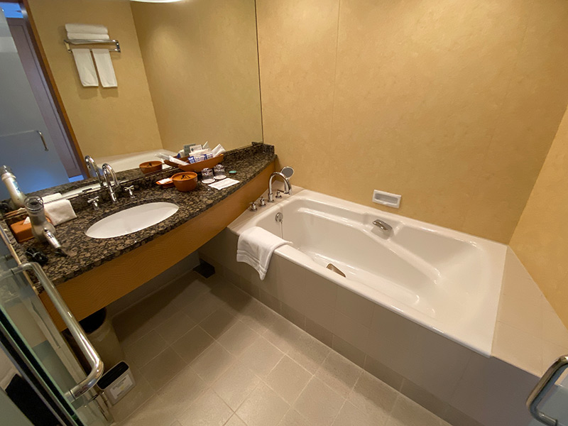 横浜ベイホテル東急のエグゼクティブツイン客室の浴室写真