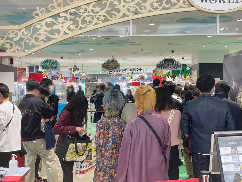 ハムリーズ横浜ワールドポーターズ店で開催されるJOJO WORLDの会場内写真