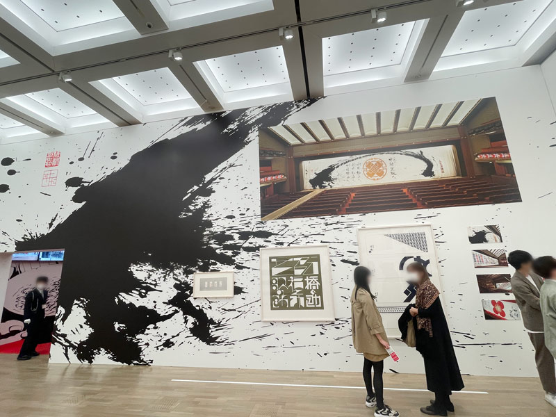 国立新美術館で開催の佐藤可士和展の様子