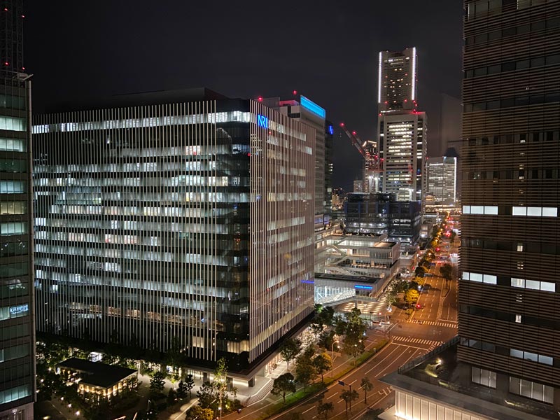 横浜東急レイホテルの客室から見える夜景写真