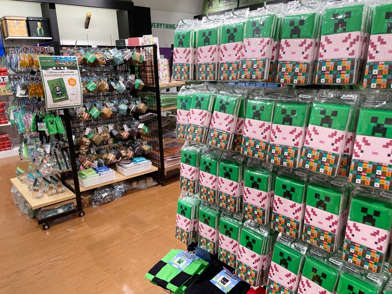 マイクラグッズ専門店「EVERYTHING MINECRAFT 横浜ワールドポーターズ店」の写真