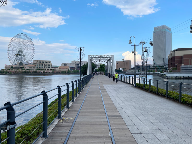 横浜みなとみらいの散歩道「汽車道」の写真