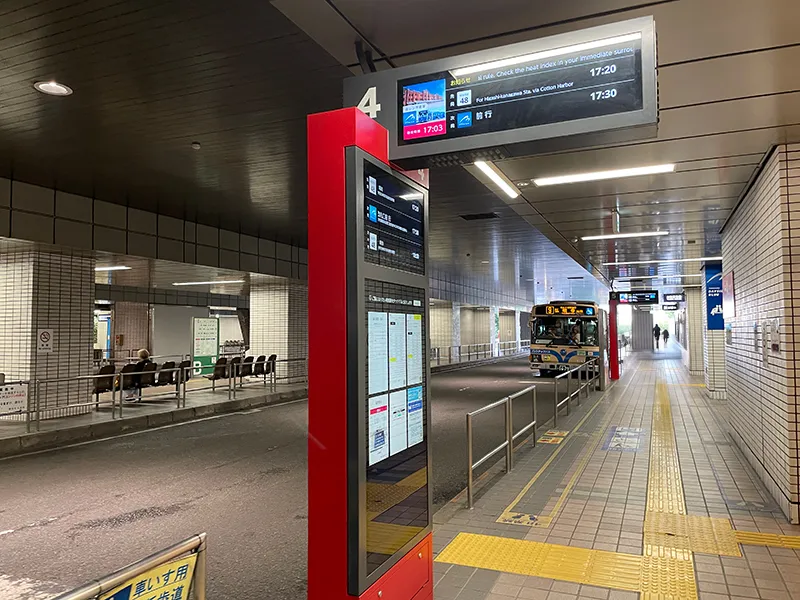 横浜駅東口にあるベイサイドブルーのバス乗り場