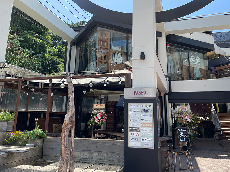 chamocafe motomachiが入る元町パセオ