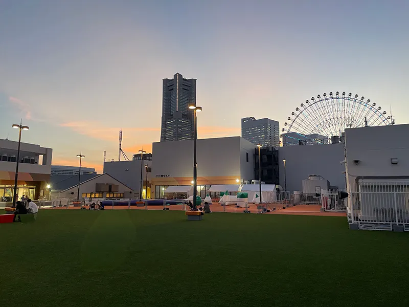 横浜ワールドポーターズの屋上ルーフトップ写真