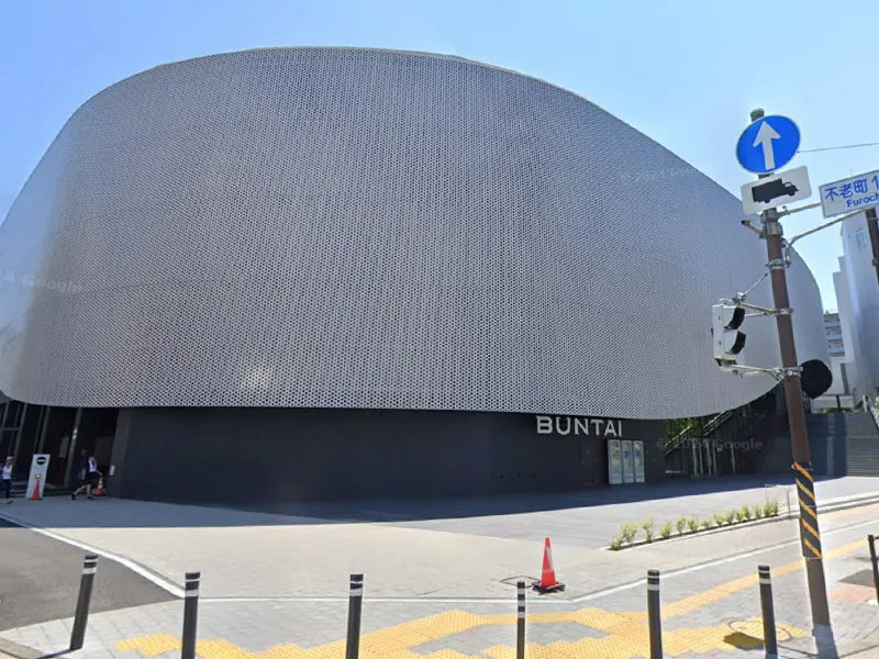 横浜BUNTAI（旧横浜文体：横浜文化体育館）の外観写真