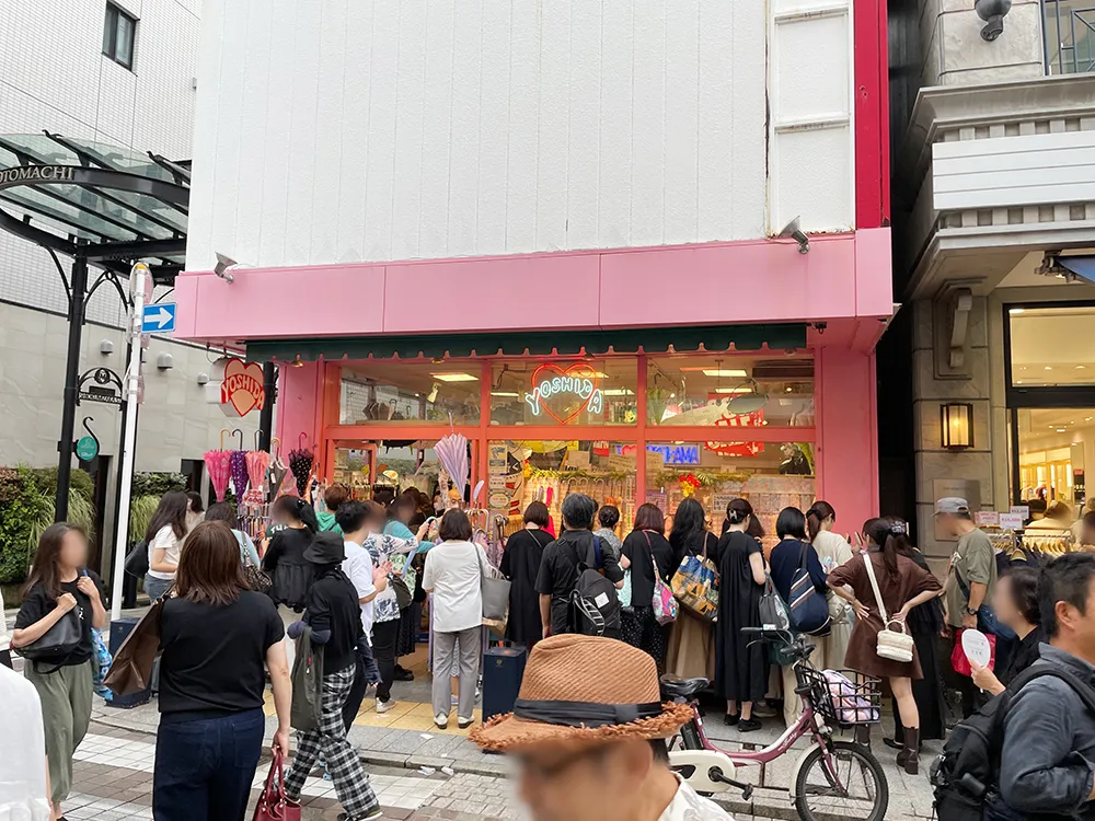 横浜元町チャーミングセール2025年秋の開催初日の様子