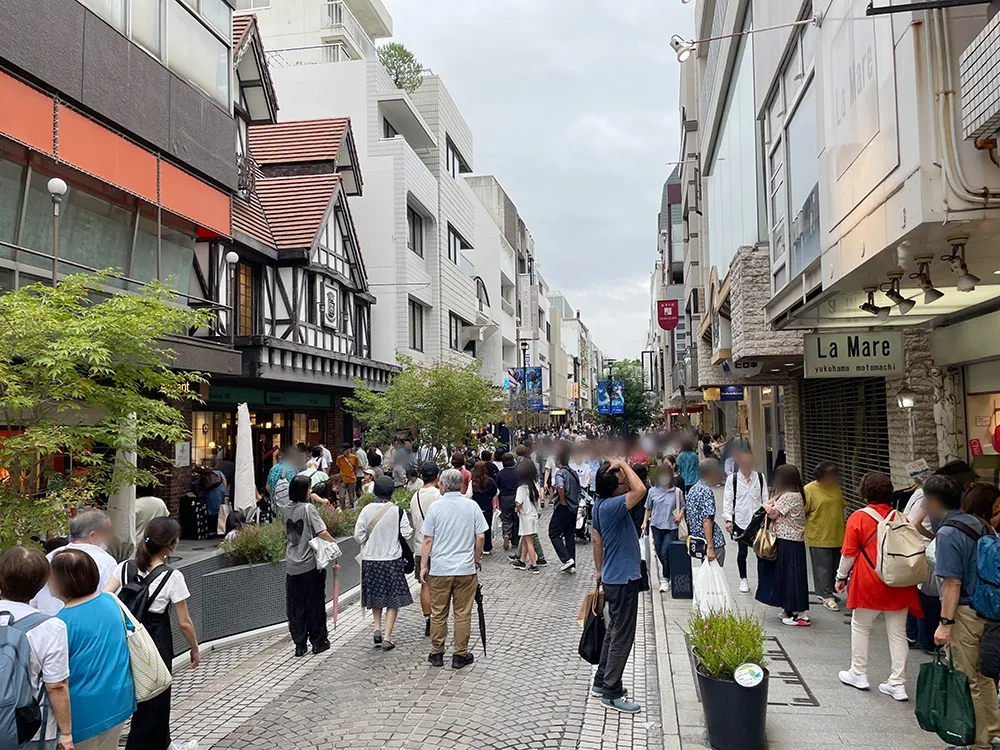 横浜元町チャーミングセール2025年秋の開催初日の様子
