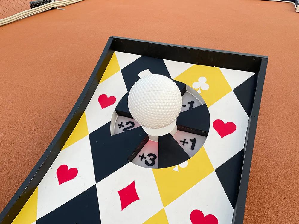 ワールドポーターズのルーフトップワールドにあるクレイジーゴルフの写真