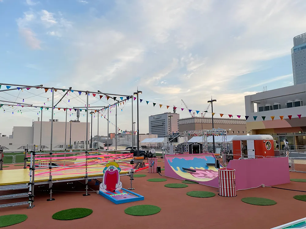 ワールドポーターズのルーフトップワールドにあるクレイジーゴルフの写真