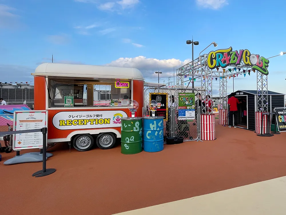 ワールドポーターズのルーフトップワールドにあるクレイジーゴルフの写真